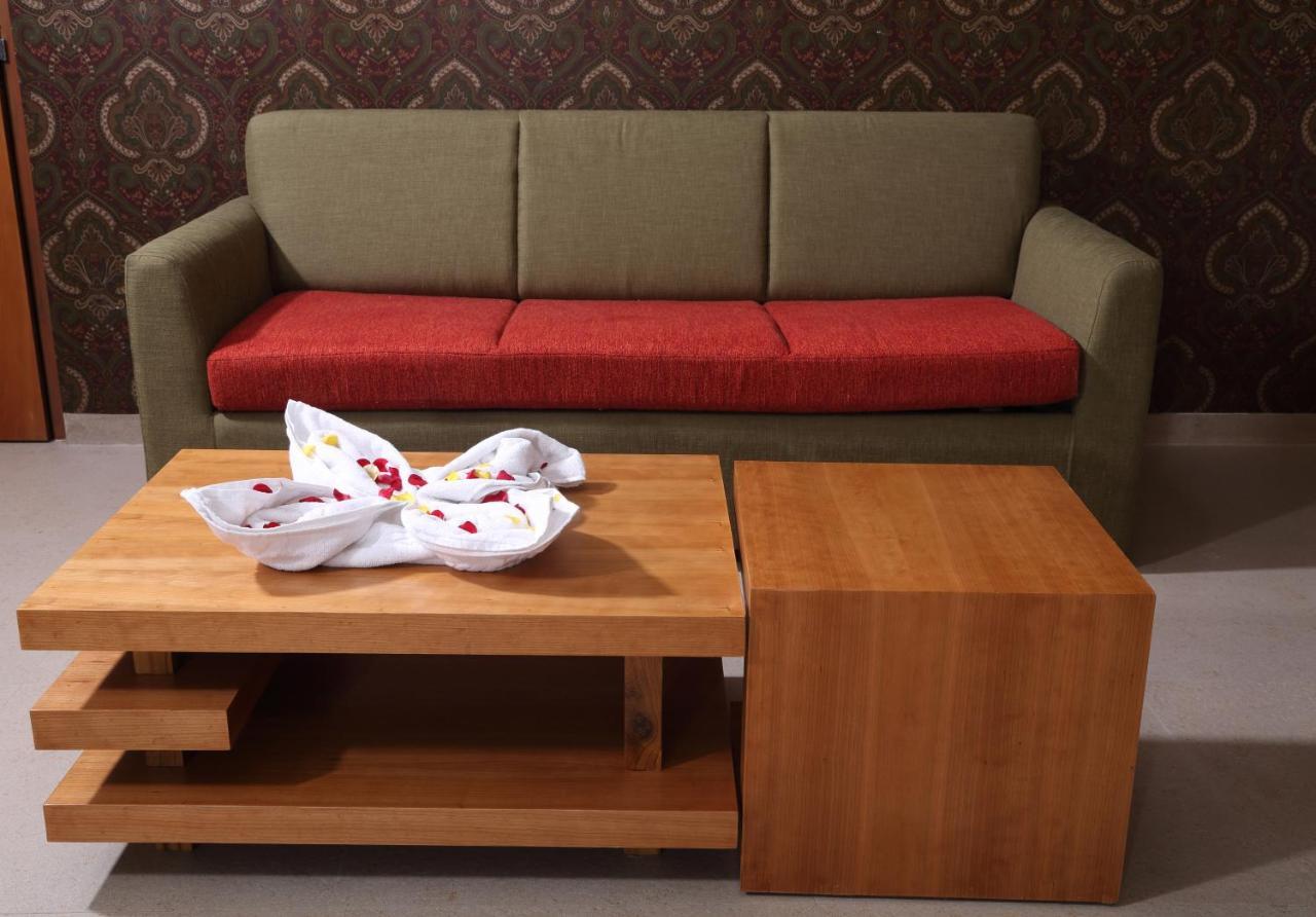 Shamrock Greens By Jardin Hotels Dharmpura Εξωτερικό φωτογραφία