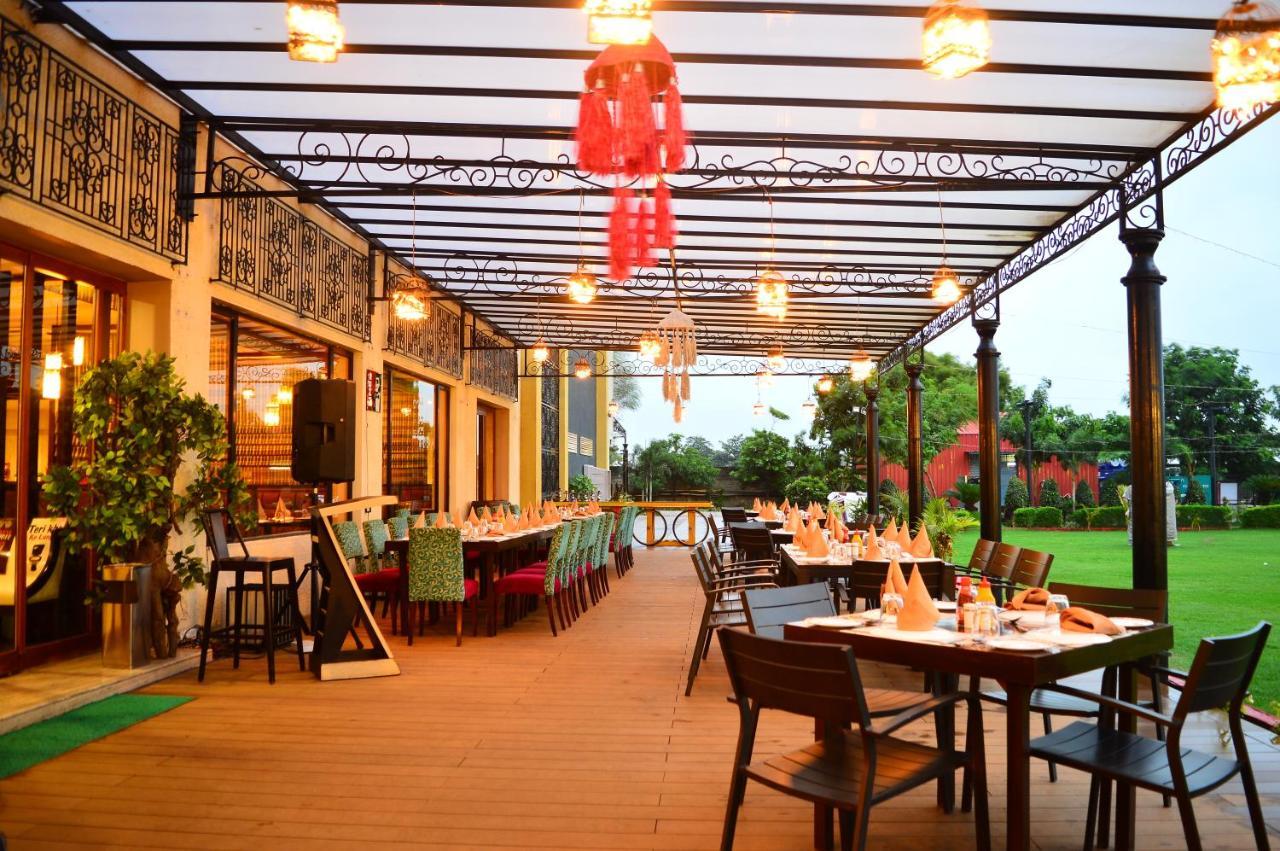 Shamrock Greens By Jardin Hotels Dharmpura Εξωτερικό φωτογραφία